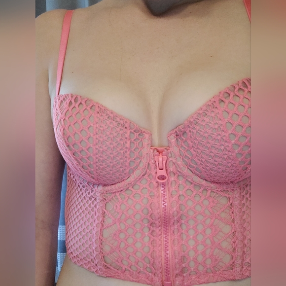 LIKE NEW RARE 34b Victoria's Secret Pushup Very Sexy Lined Demi w/ Boning - Picture 1 of 15